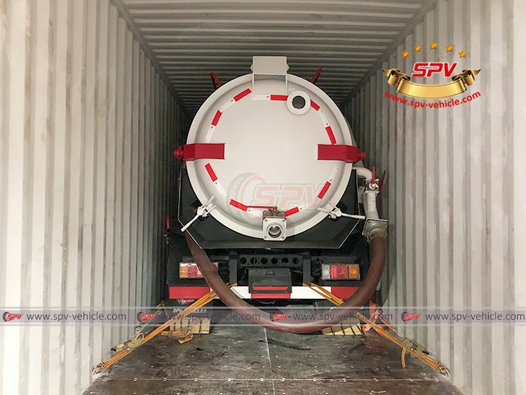 4,000 Litres Sewer Vacuum Truck ISUZU - Loading 03 4,000 Litres Sewer Vacuum Truck ISUZU - Loading 03